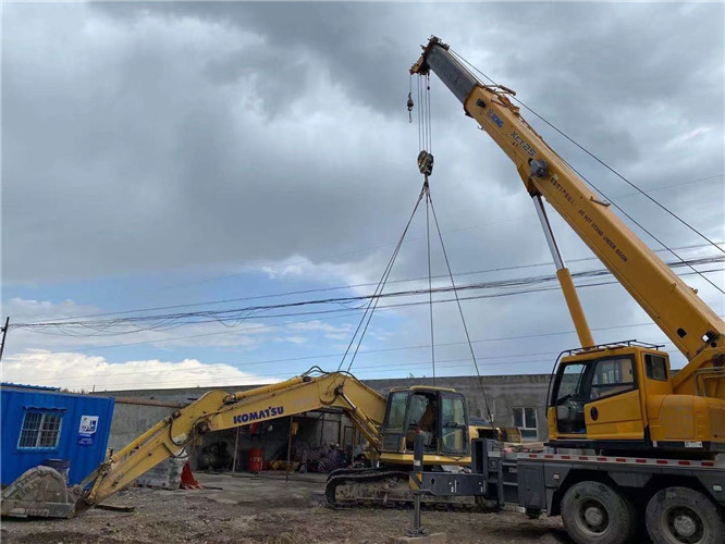 贵州25吨吊车的工作半径是多少？