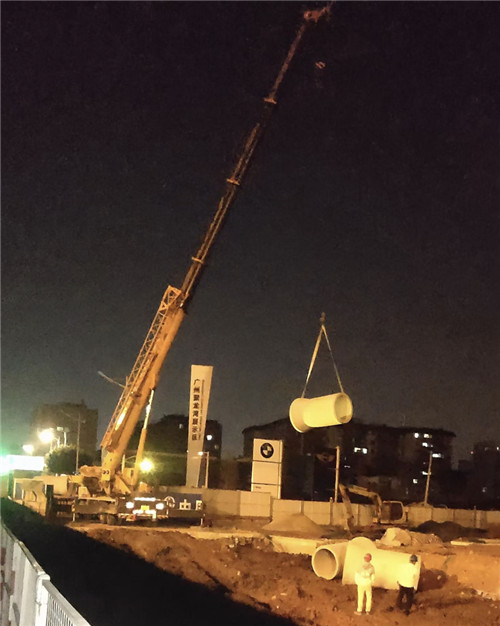 贵州“弯臂矫正”—— 吊车的 “形变补偿” 技术