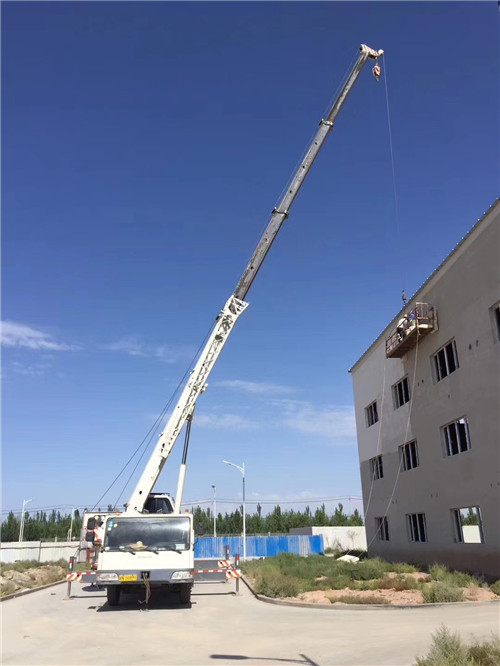 贵州“轻装强干”—— 吊车的 “轻量化臂架” 技术